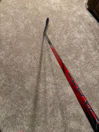 Senior Bauer Vapor Hyperlite 2 Right Handed Hockey Stick P28 77 Flex Pro Stock (Used)