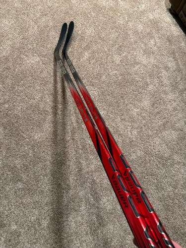 Senior Bauer Vapor Hyperlite 2 Right Handed Hockey Stick P28 77 Flex Pro Stock (Used)