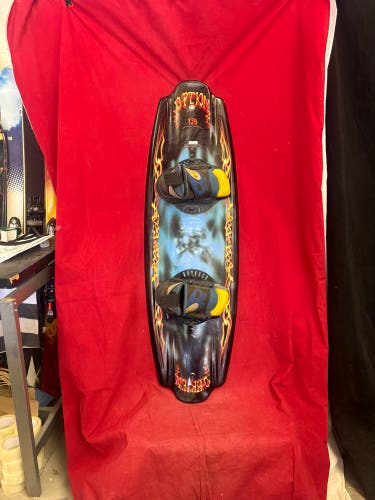 Wakeboard: Hyperlite Hot Rod wakeboard. 136cm. Bindings: M/L
