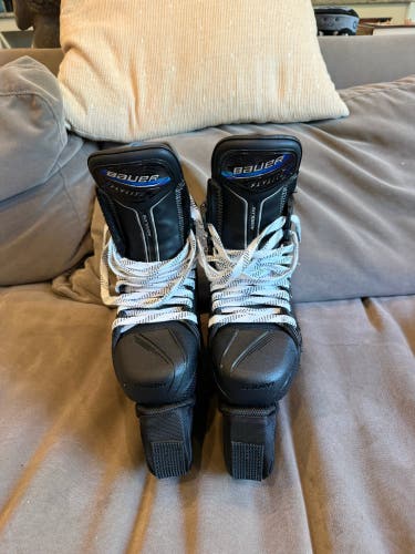Black/White/blue 2025 Bauer Vapor Flylite Hockey Skates Regular Width Size 5 (New)