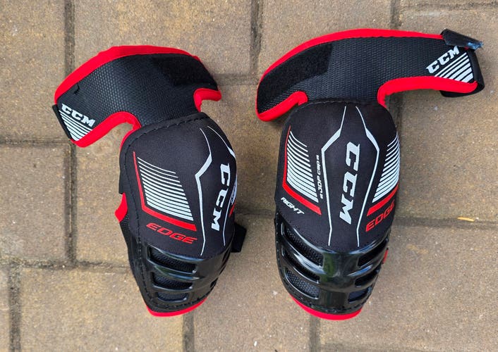 Senior Medium CCM JetSpeed Edge Elbow Pads (New)