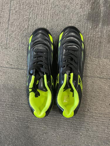Used Soccer Turf Shoes Black Senior 7 11614-S000237177