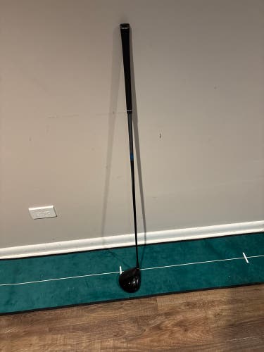 2022 Titleist TSR2 Right Handed Driver Stiff Flex 9 Loft (Used)