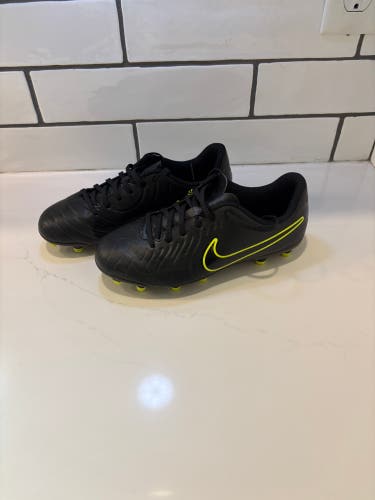 Black Unisex 5Y (Big Kids / Youth) Nike Tiempo Legend 10 Elite Molded Cleats Cleats (Used)