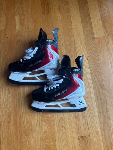 Red 2025 Bauer Vapor Flylite Hockey Skates Regular Width (Fit 2)  
Pro Stock 5 3/4 (New)