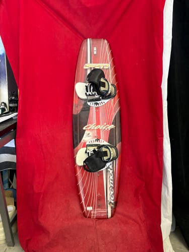 Wakeboard: Free Motion Choice 135 wakeboard with attached foot strap bindings.sz S/M