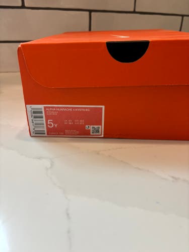 Black Kid's 5Y (Big Kids / Youth) Youth Nike High Top Molded Cleats (Used)