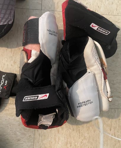 Bauer 4 Roll Gloves 14" Pro Stock (Used)