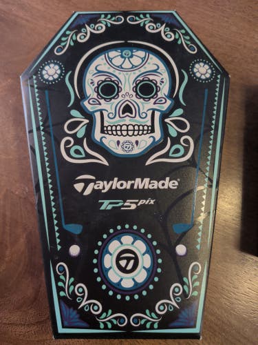 TaylorMade TP5 Balls 12 Pack (1 Dozen) (New)