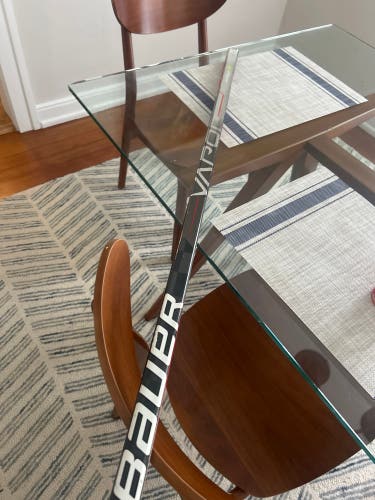 Junior Bauer Vapor Hyperlite Right Handed Hockey Stick P28 50 Flex (Used) cut 2”