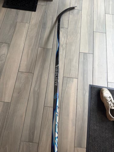 Intermediate Bauer Vapor Flylite Left Hand Hockey Stick P28 55 Flex (New)