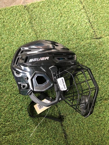 Medium Bauer Re-Akt 150 Helmet (Used)