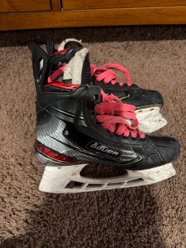 2019 Bauer Vapor 2X Pro Hockey Skates Regular Width Size 4.5 (Used)