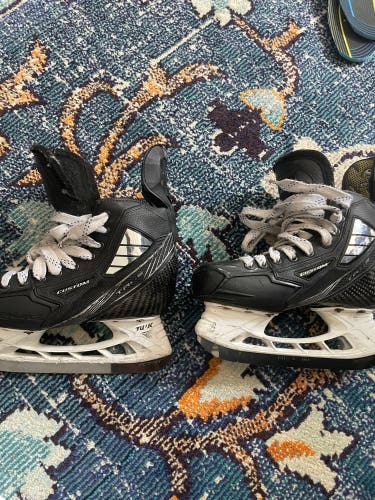 True Pro Custom Hockey Skates Regular Width Pro Stock Size 3.5 (Used)