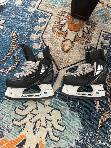 True Pro Custom Hockey Skates Regular Width Pro Stock Size 3.5 (Used)