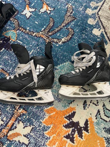 True Pro Custom Hockey Skates Regular Width Pro Stock Size 4.5 (Used)