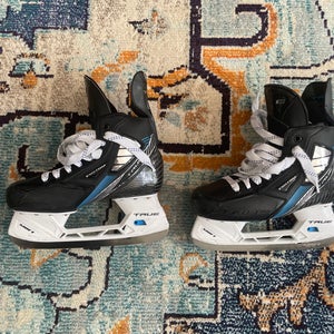 True Pro Custom Hockey Skates Regular Width Pro Stock 6.5 (New)