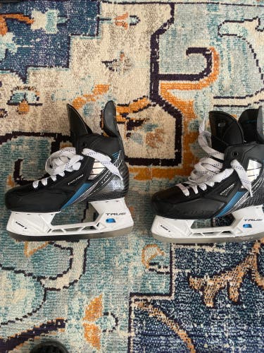 True Pro Custom Hockey Skates Regular Width Pro Stock 6.5 (New)