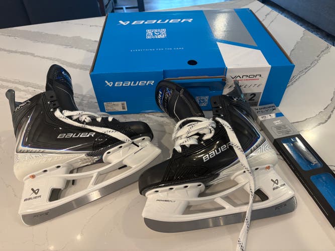 Blue 2026 Bauer Vapor Flylite Hockey Skates Regular Width 8 (New) FIT 2 NEW