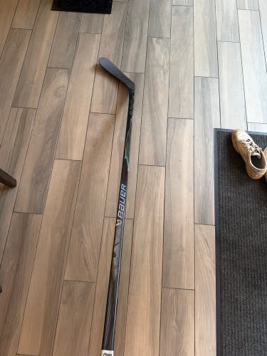 Intermediate Bauer Vapor Flylite Left Hand Hockey Stick P92 55 Flex Pro Stock (New)