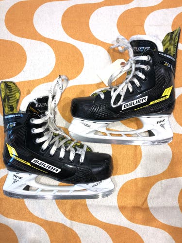 Intermediate Bauer Supreme M3 Hockey Skates Extra Wide Width Size 4 (Used)