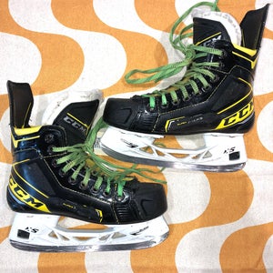 Junior CCM Super Tacks 9380 Hockey Skates Regular Width Size 3.5 (Used)