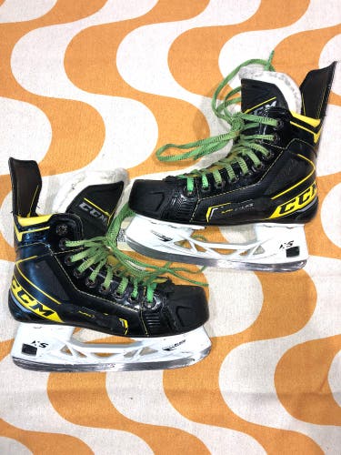 Junior CCM Super Tacks 9380 Hockey Skates Regular Width Size 3.5 (Used)