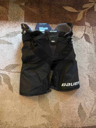 Men's Senior Medium Bauer Vapor Flylite Hockey Pants (Used)
