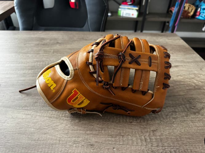 Wilson A2000 RH First Base Baseball Glove 12.5" (Used)