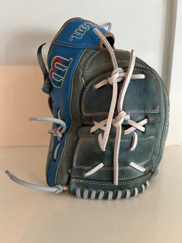 Rare Wilson A2000 B2 12" Pitcher Glove - "Love the Moment" Autism Speaks Edition (RHT)