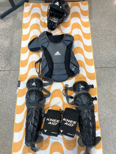 Medium Adidas Captain Catcher's Set (Used)