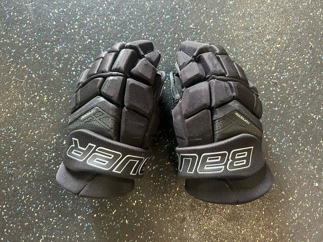 Black Bauer Supreme Ice HOCKEY GLOVES 13 3S