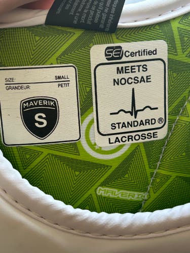 Small Adult Maverik M5 Shoulder Pads (Used)