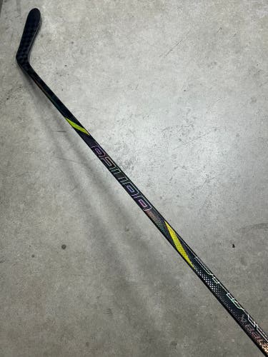 Right Flex P28 Senior Bauer Tracer Right Hand Hockey Stick Pro Stock (Like New)