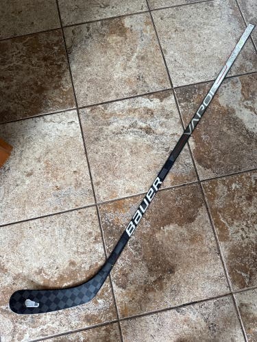 Junior Bauer Vapor Hyperlite Right Handed Hockey Stick P92 50 Flex (Used)