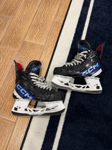 Black CCM JetSpeed XTRA PLUS Hockey Skates Wide Width 7 (Used)
