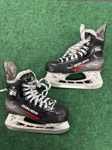 Intermediate Bauer S23 Vapor Select (SMU) Hockey Skates (Regular) Size 4.5 (Used)