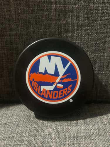 New York Islanders NHL Souvenir Hockey Puck New