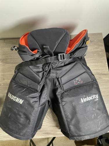 Intermediate Medium Vaughn Velocity 7190 Hockey Goalie Pants (Used)