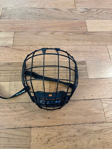 Medium CCM FM780 Full Cage (Used)