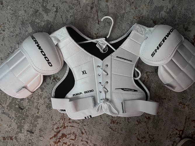 XL Senior Sher-Wood 5030 HOF Shoulder Pads (Used)