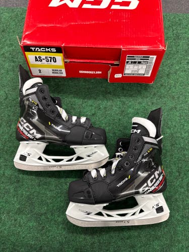 Junior CCM Tacks AS-570 Hockey Skates (Regular) Size 2.5 (New)