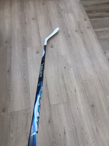 Intermediate Bauer Vapor Flylite Right Handed Hockey Stick P28 55 Flex (Used)