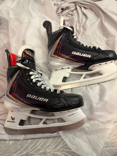 2025 Bauer Vapor Flypro Hockey Skates 8 (New)