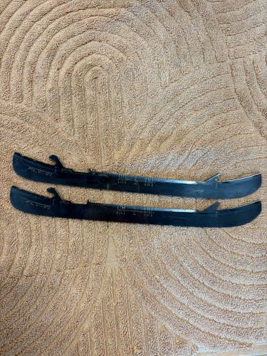 Bauer Fly-Ti 272-XL mm Blades (Used)