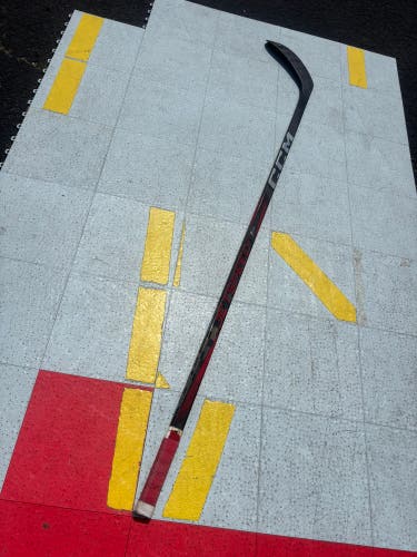 Senior CCM JetSpeed FT7 Pro Right Handed Hockey Stick P28 70 Flex (Used)