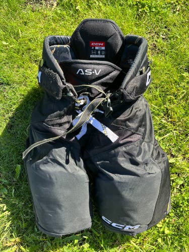 Junior Large - CCM Tacks AS-V Hockey Pants (Used)