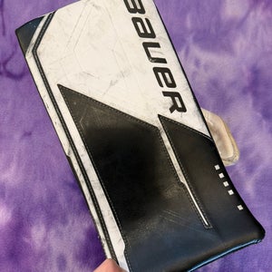 Black Intermediate Bauer M5 Pro Goalie Blocker Regular (Used)