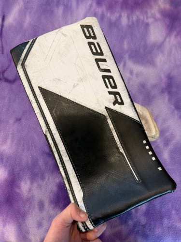 Black Intermediate Bauer M5 Pro Goalie Blocker Regular (Used)