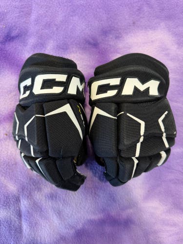 Black Youth CCM Tacks AS-V Pro Gloves 9" (Used)